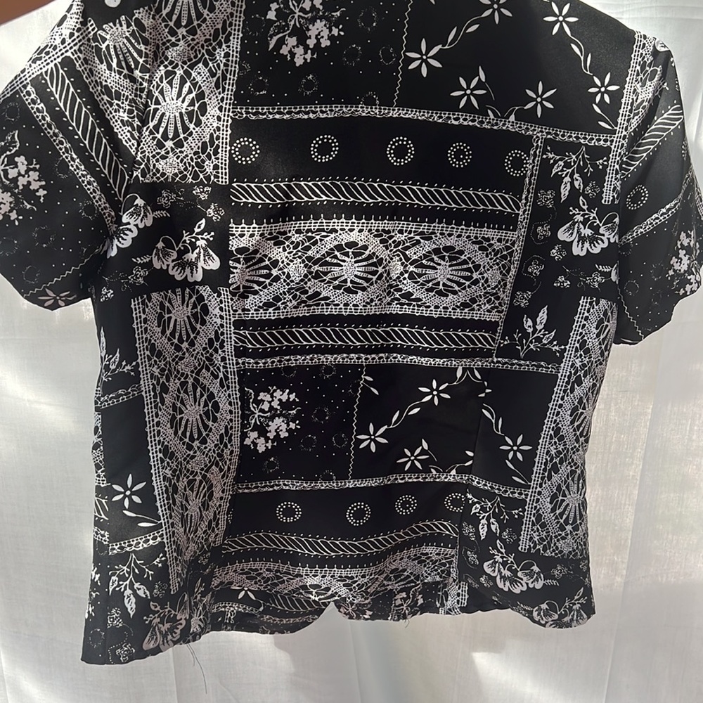 black blouse - Picture 3 of 3